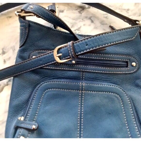 Tignanello Purse Shoulder Bag with Key Chain‎ Blue Pockets - Picture 4 of 6